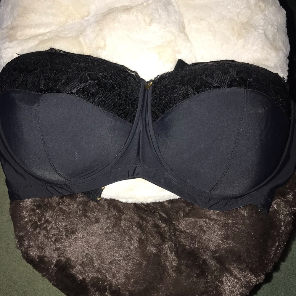 Black strapless full coverage bra 40 DDD.